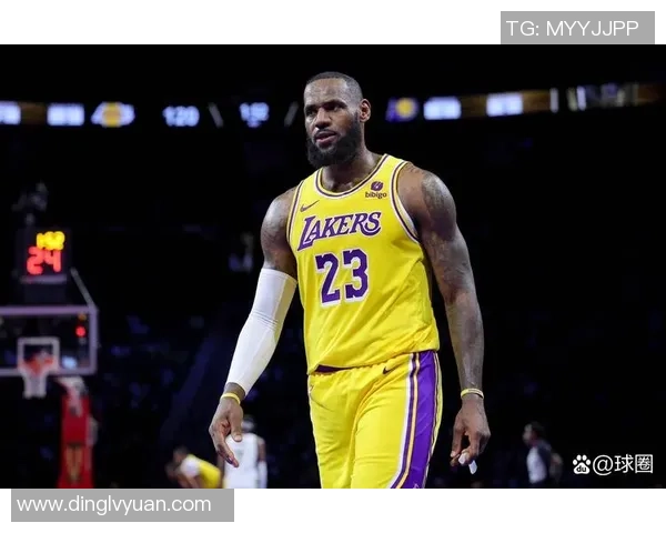 詹姆斯领衔NBA新赛季展望球迷期待他的传奇表现与球队的辉煌征程